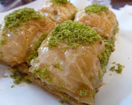 باقلوا یزدی با بافت نرم و طعم اصیل سنتی